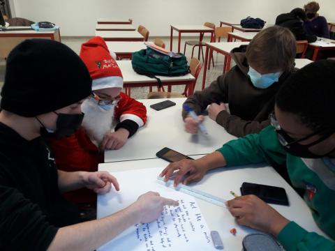 Studenti della classe 3 TEL B impegnati nel progetto ACT LIKE A MAN, ACT LIKE A WOMAN