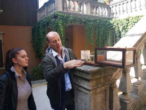 Federico Malignani mostra lo Strumento di Misura