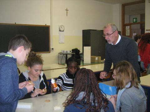 Gli studenti di San Giovanni presso le scuole secondarie di primo grado di Remanzacco e Premariacco per presentare l'Istituto di San Giovanni al Natisone