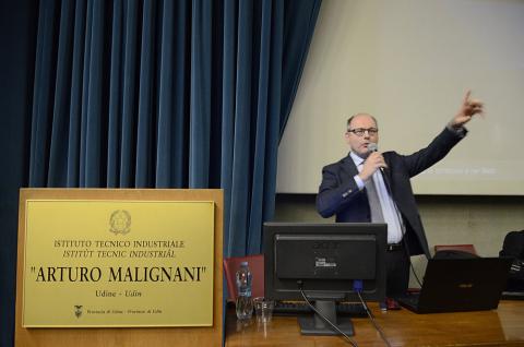 DM ELEKTRON E MALIGNANI
