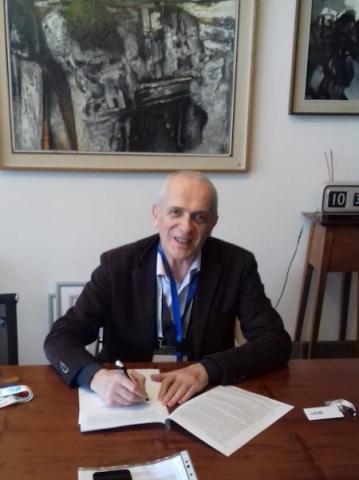 Il Dirigente Carletti firma l'accordo per il Malignani